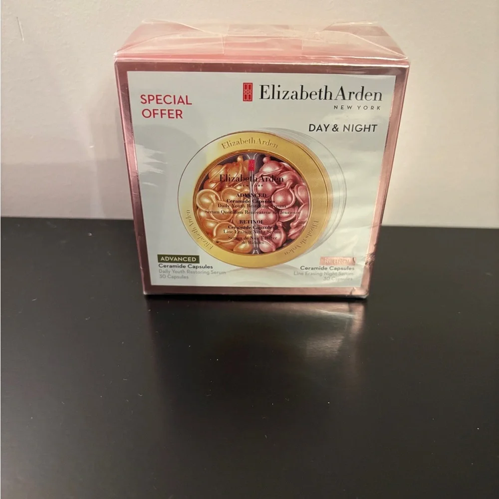 Elizabeth Arden Ceramide Capsules in Gold and Pink - Picture 2 of 3